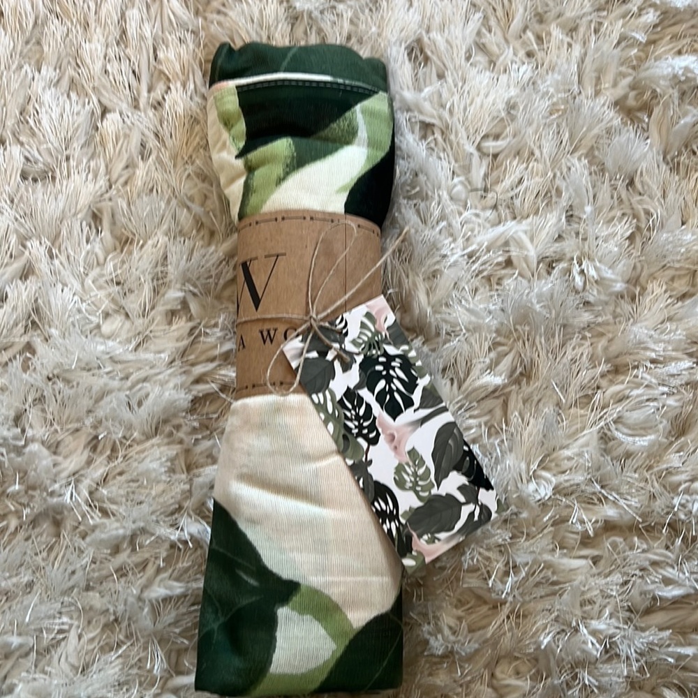 NWT Multi Use Wrap - Picture 2 of 5